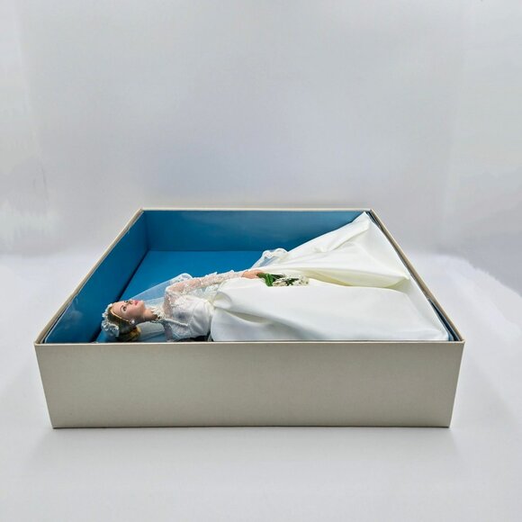 Barbie Grace Kelly The Bride Silkstone Collector Doll Gold Label T7942 2011 Matt - Picture 15 of 16